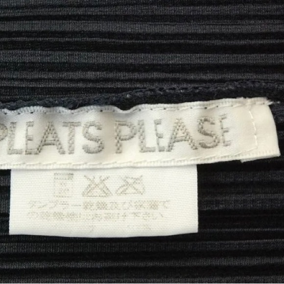 (SOLD) Navy Blue Pleats please top - Picture 6 of 6